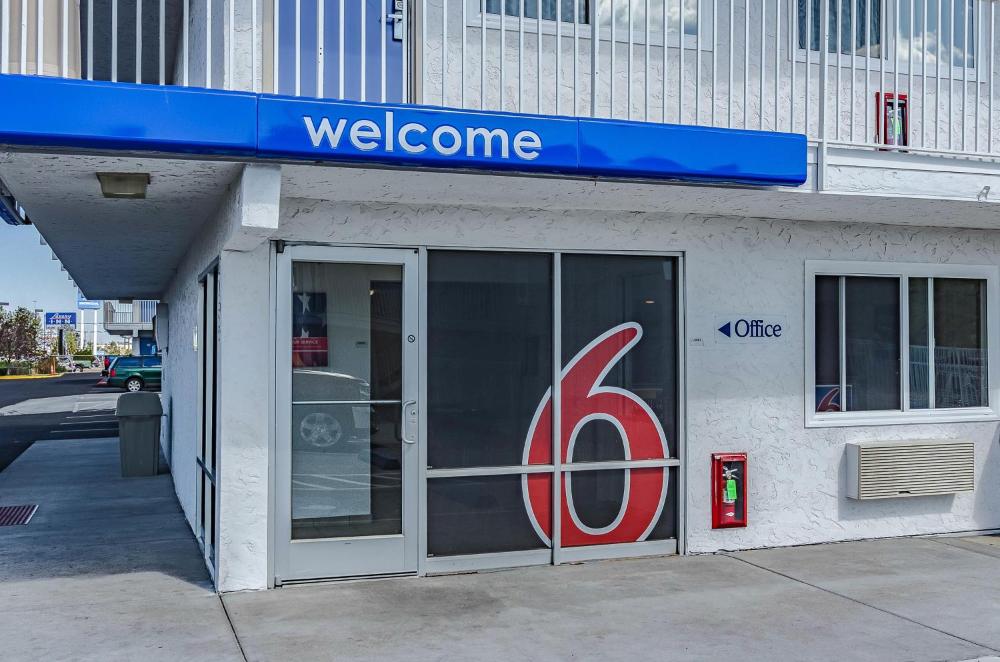 Motel 6 Cheyenne, WY