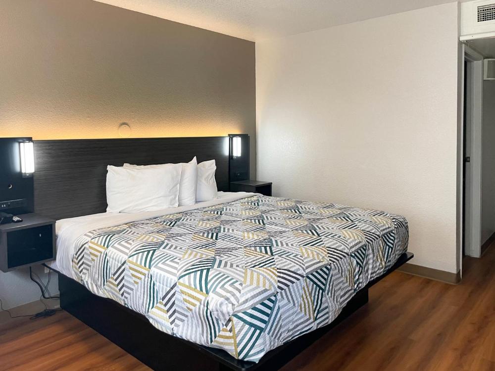 1 King Bed | Mobility Accessible RI Shower Nsmk interior
