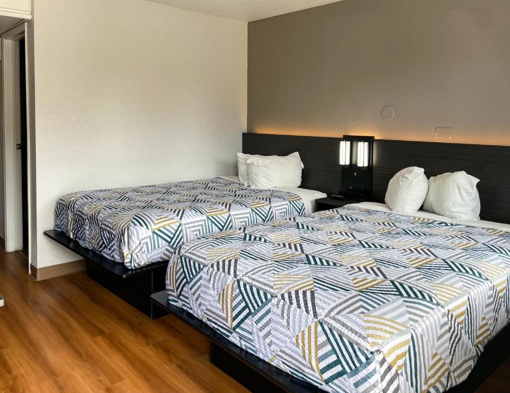 2 Full Beds | Non-Smoking, Micfridge interior